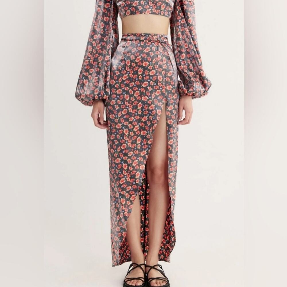 Rumer The Label Soraya Shimmer Floral High Slit Maxi Skirt Red Black M NWT - Picture 1 of 13